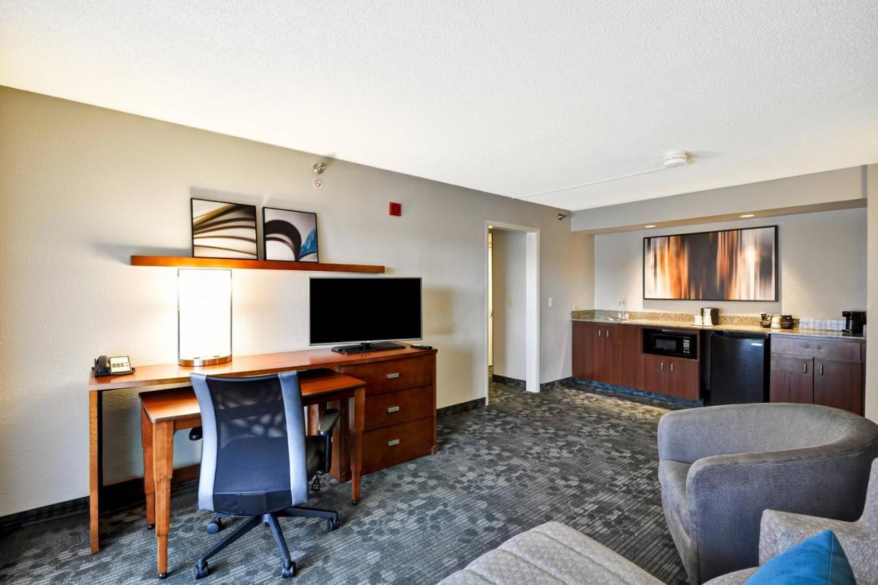 Courtyard By Marriott Jacksonville Airport/ Northeast Exterior foto