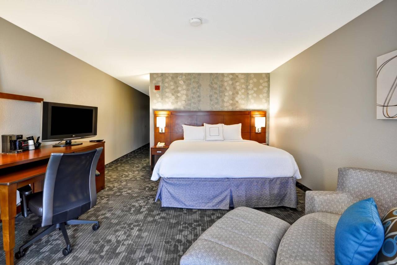 Courtyard By Marriott Jacksonville Airport/ Northeast Exterior foto